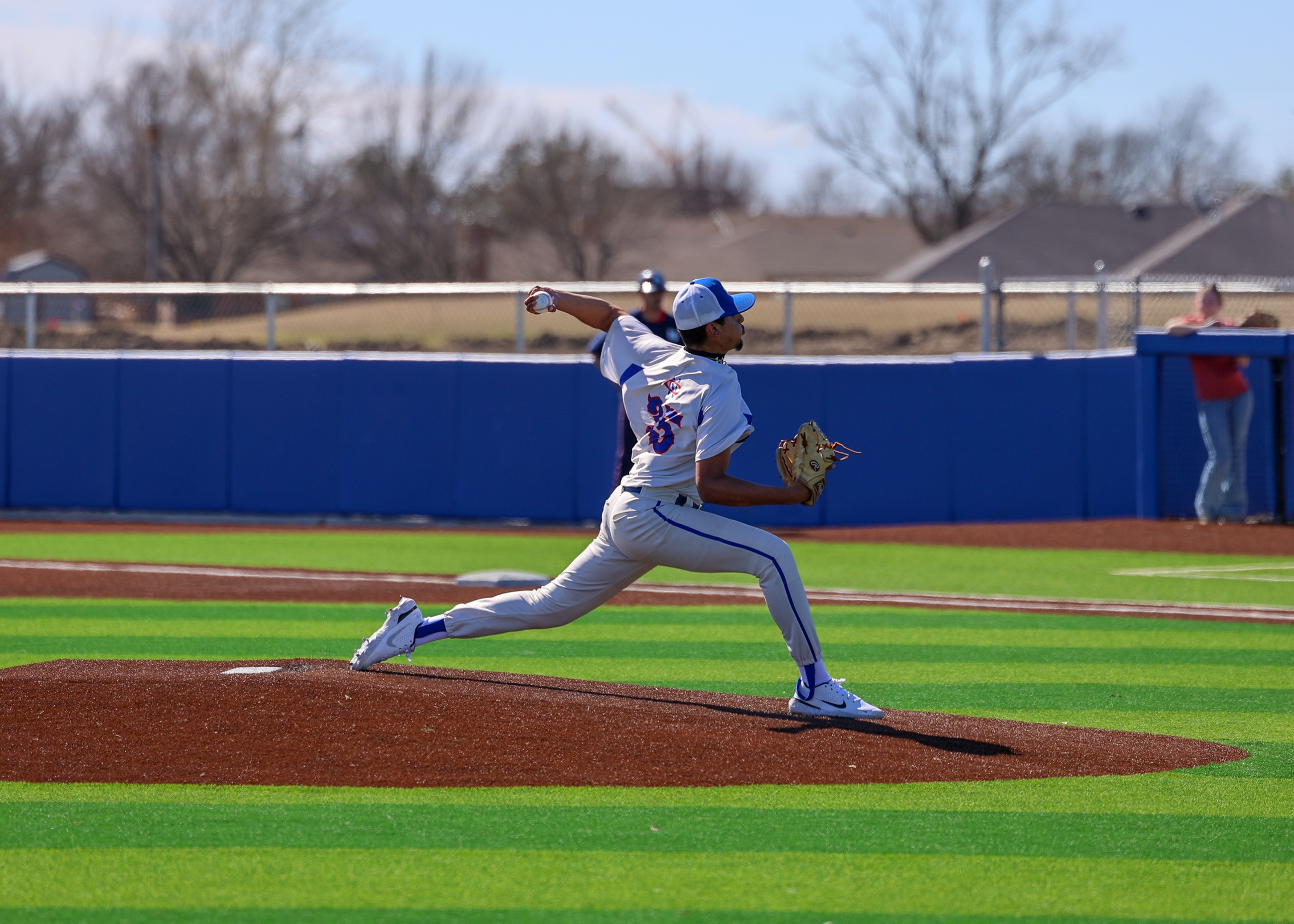 Lions Split with Coyotes at Home; Take Win Against DC- North Lake